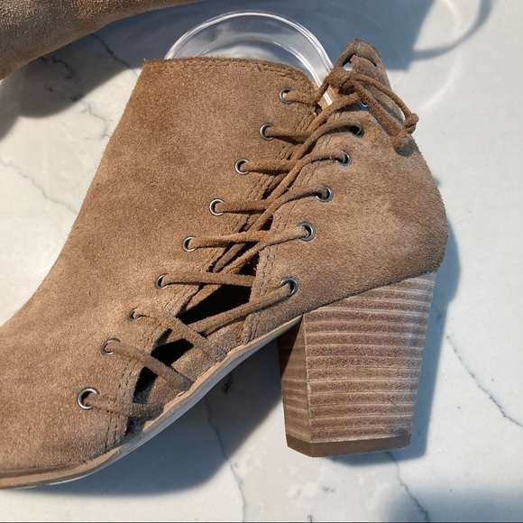 LUCKY BRAND Sz 8 Hartlee Peep Toe Side Lace Up Suede  Booties - Picture 8 of 11